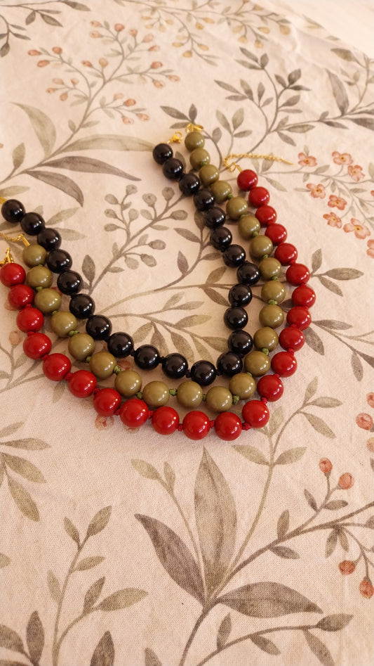 Collar bolitas oliva - botanikamoda