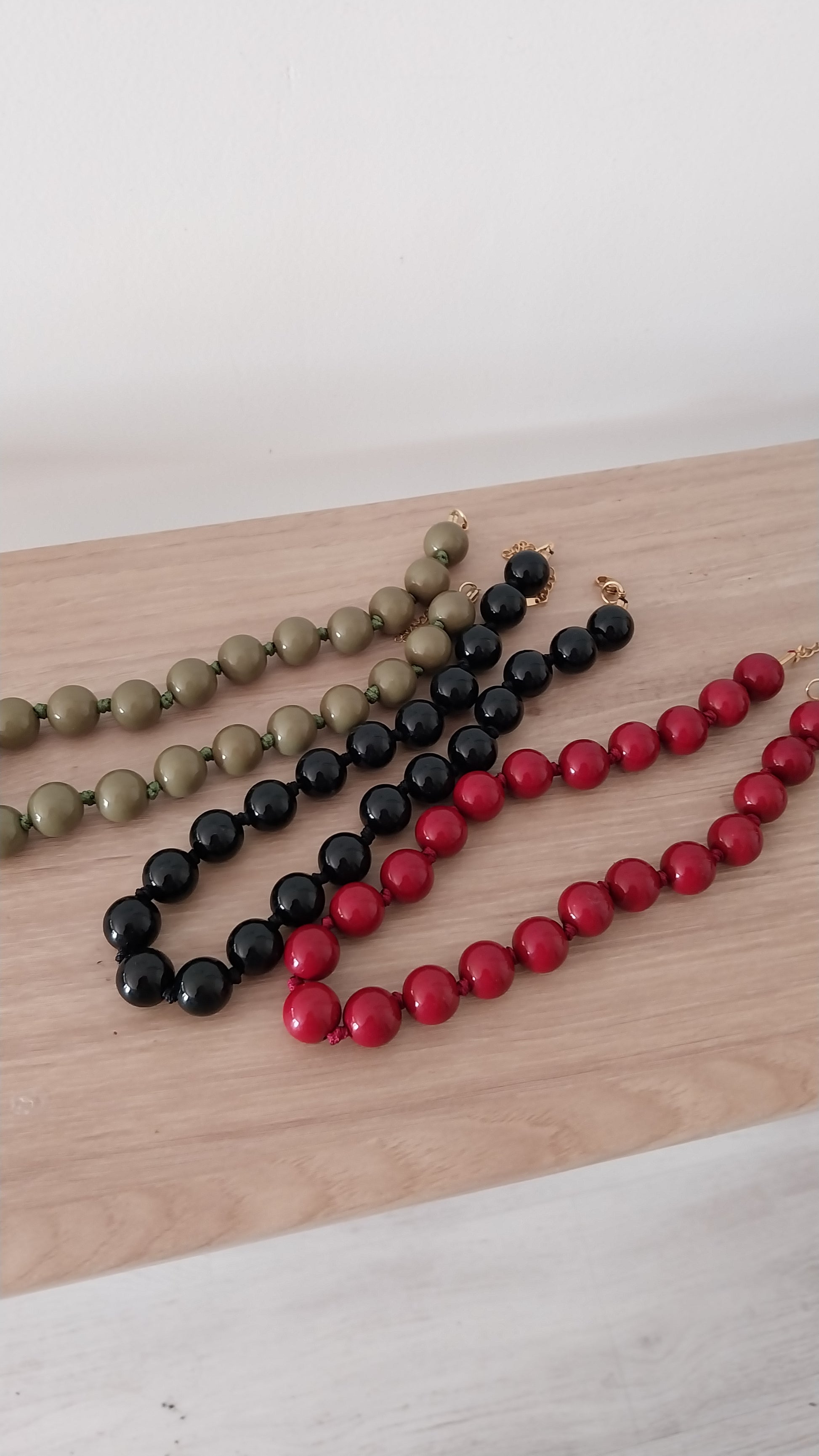 Collar bolitas oliva - botanikamoda